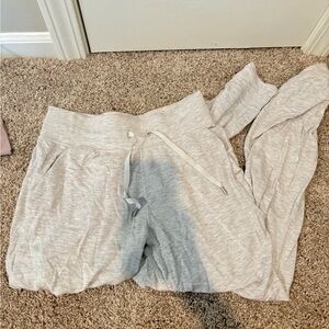 Lululemon grey joggers size 4